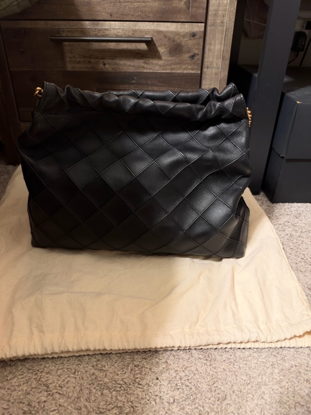 Tory Burch Black Quilted Shoulder Bag with Gold Chain - Picture 4 of 9
